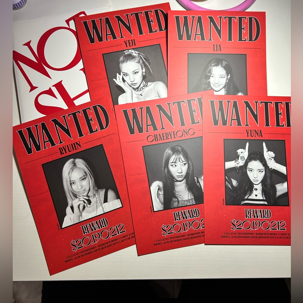 Itzy Not Shy postcard set